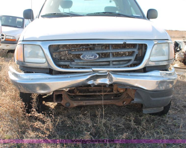 image for item O9348 2002 Ford F150 XL SuperCab pickup truck