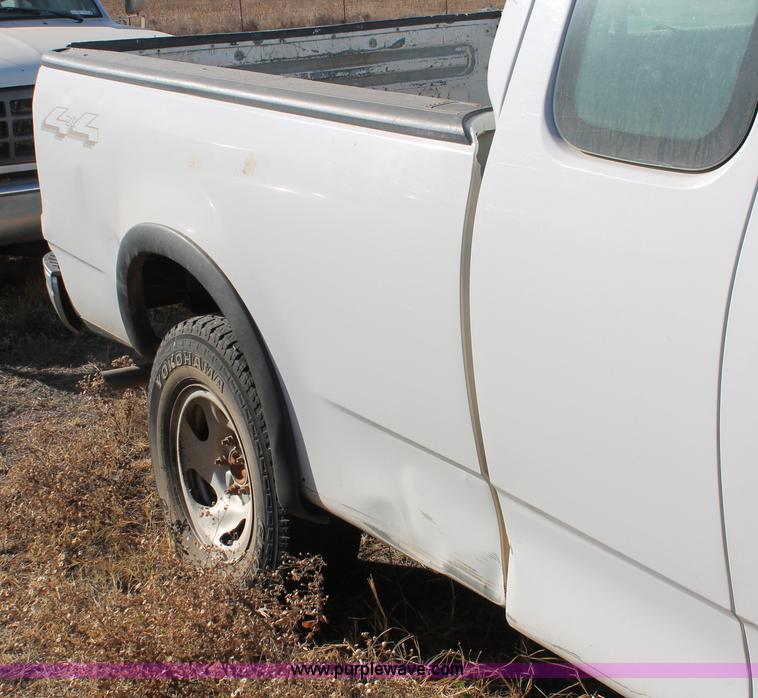 image for item O9348 2002 Ford F150 XL SuperCab pickup truck