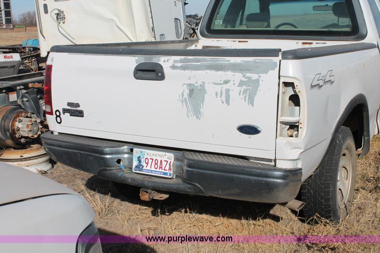 image for item O9348 2002 Ford F150 XL SuperCab pickup truck