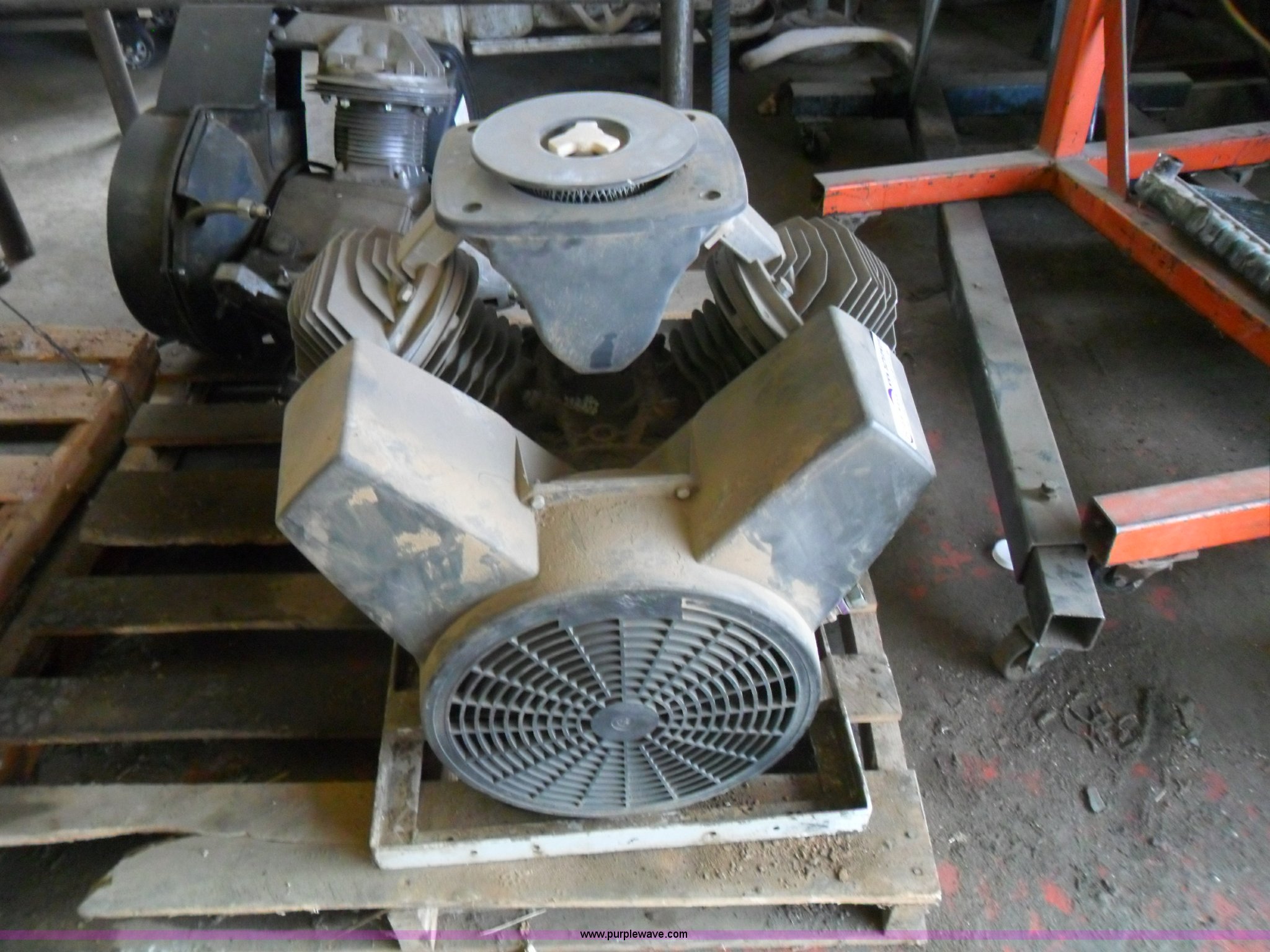 Atlas Copco hydraulic driven air compressor in Alden, KS Item AB9106