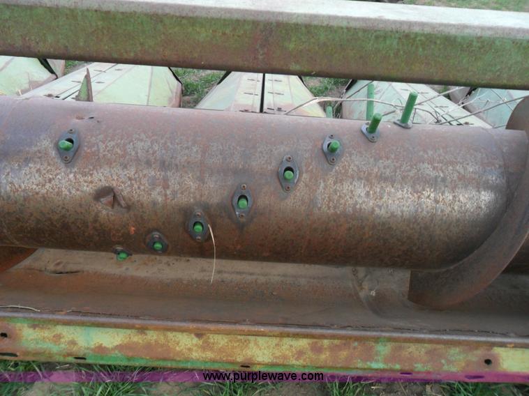 image for item AB9211 John Deere 853 row head