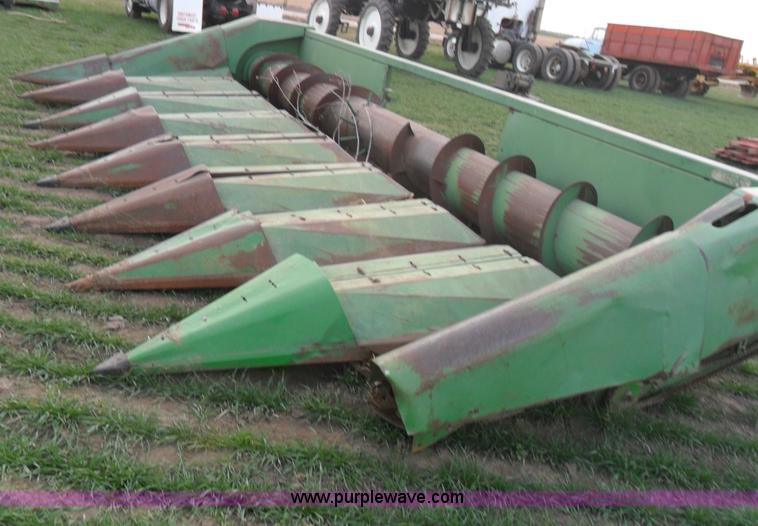 image for item AB9211 John Deere 853 row head