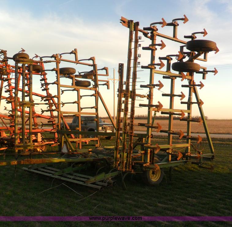 image for item AB9235 John Deere 1010 38' field cultivator