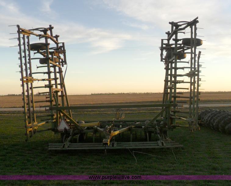 image for item AB9235 John Deere 1010 38' field cultivator