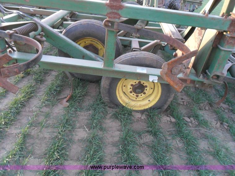 image for item AB9235 John Deere 1010 38' field cultivator