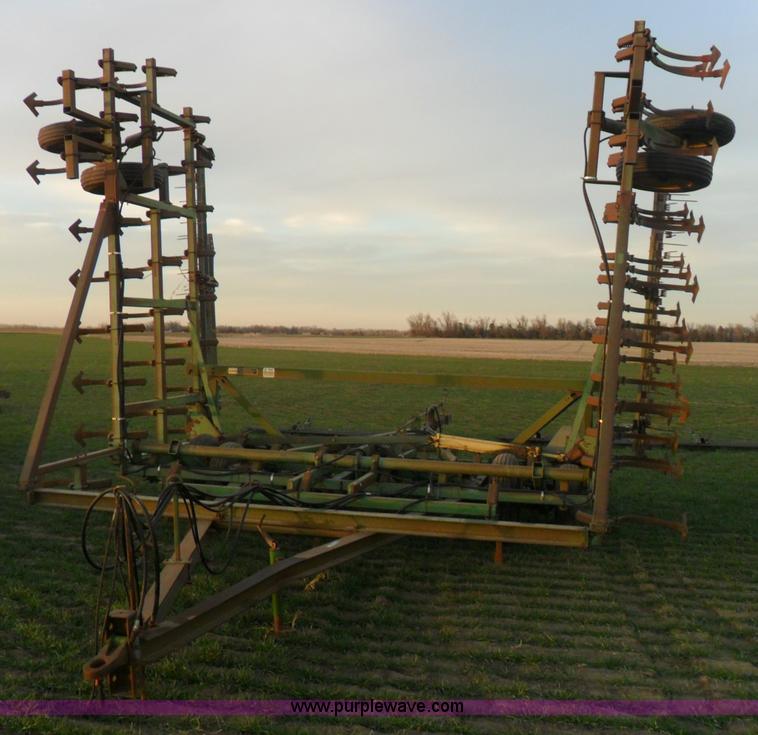 image for item AB9235 John Deere 1010 38' field cultivator