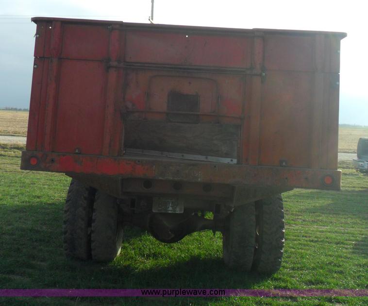 image for item AB9239 1956 Ford F700 truck