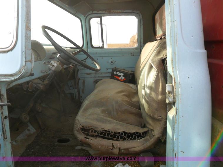 image for item AB9239 1956 Ford F700 truck