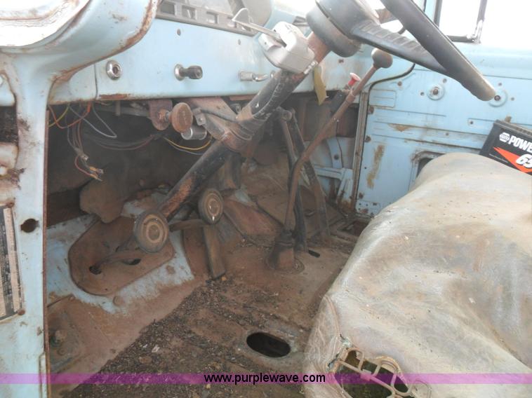 image for item AB9239 1956 Ford F700 truck
