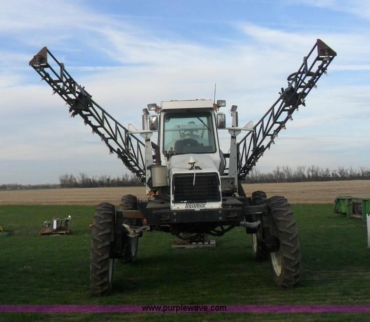 image for item AB9241 Willmar 765HT self propelled sprayer