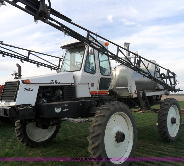 image for item AB9241 Willmar 765HT self propelled sprayer