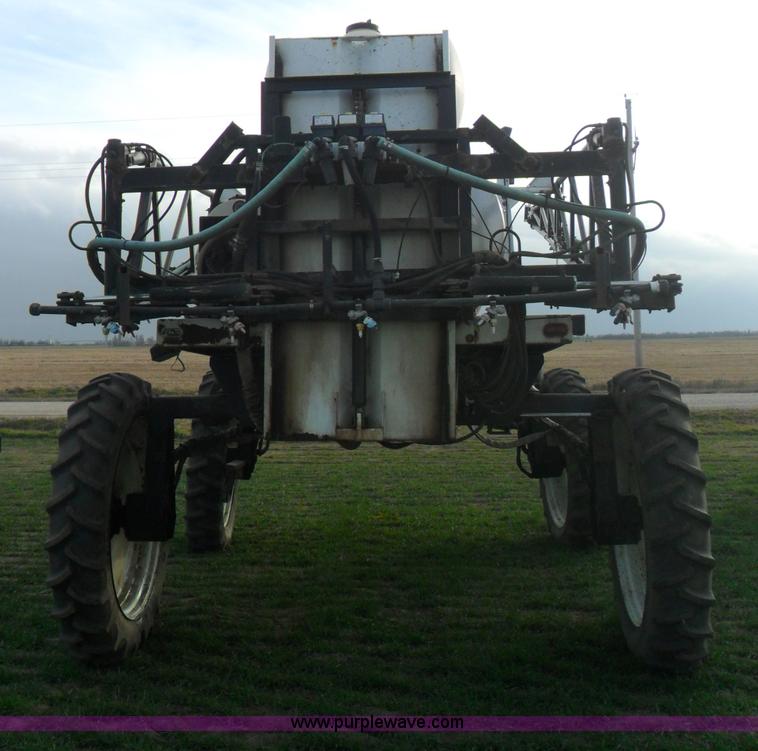 image for item AB9241 Willmar 765HT self propelled sprayer