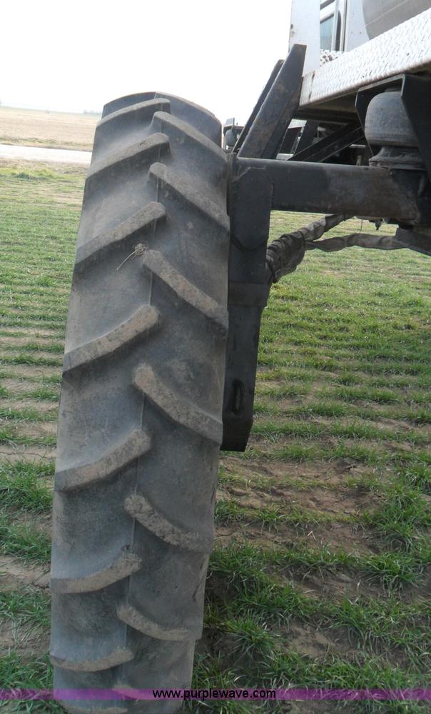 image for item AB9241 Willmar 765HT self propelled sprayer