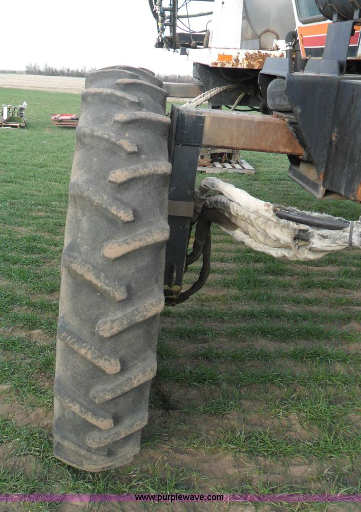 image for item AB9241 Willmar 765HT self propelled sprayer