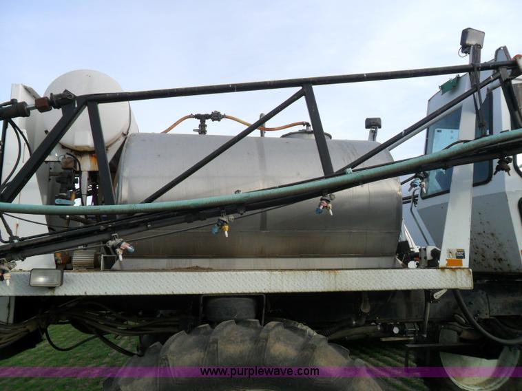 image for item AB9241 Willmar 765HT self propelled sprayer