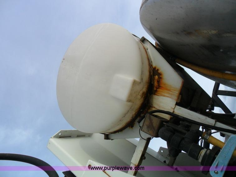 image for item AB9241 Willmar 765HT self propelled sprayer