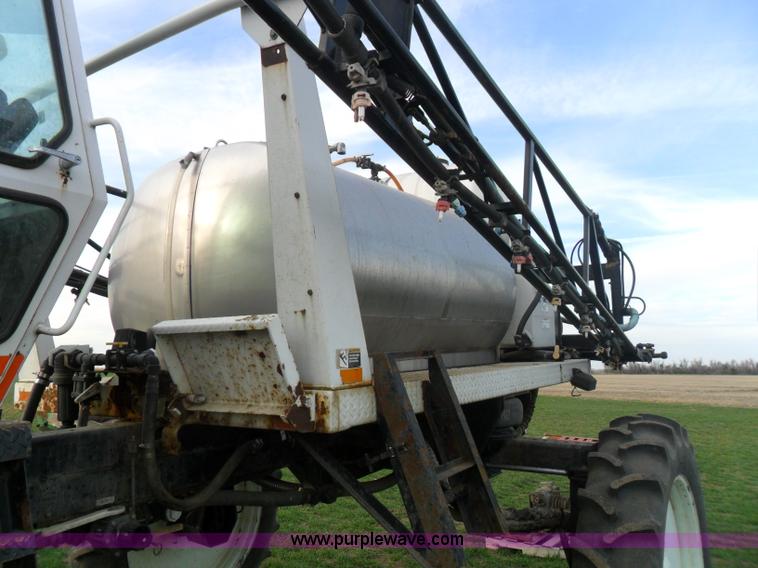 image for item AB9241 Willmar 765HT self propelled sprayer