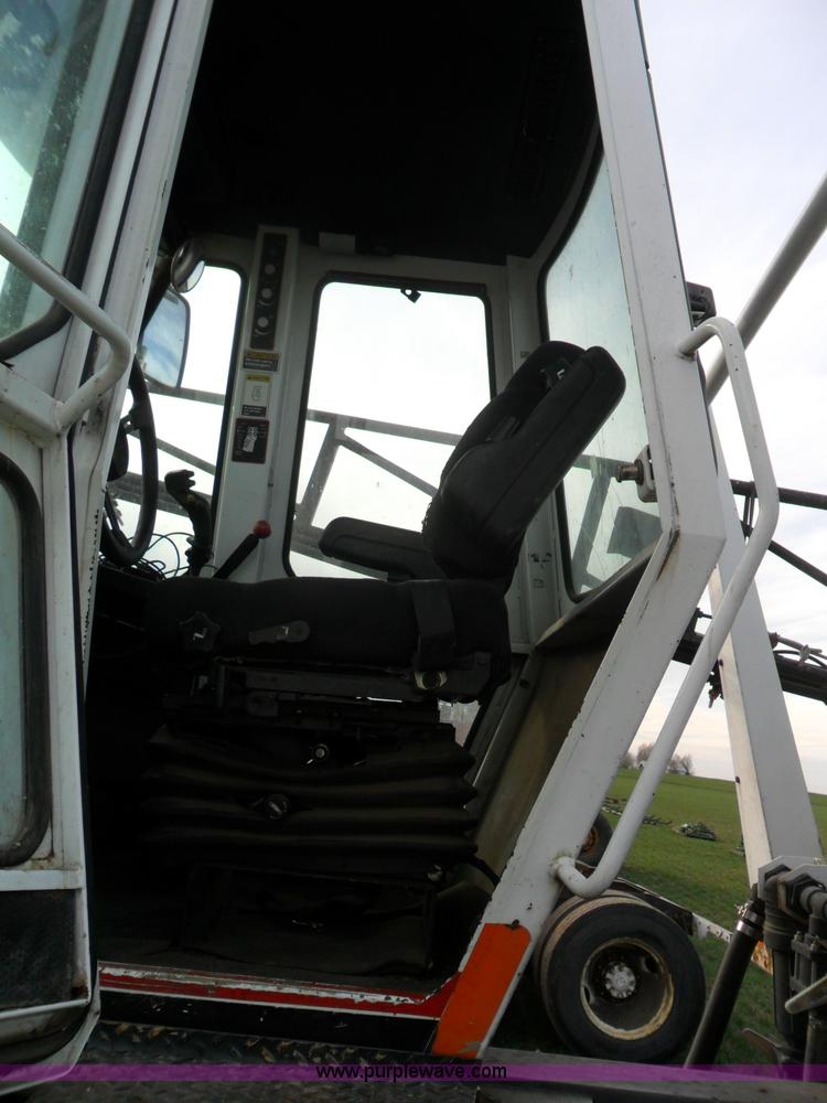 image for item AB9241 Willmar 765HT self propelled sprayer