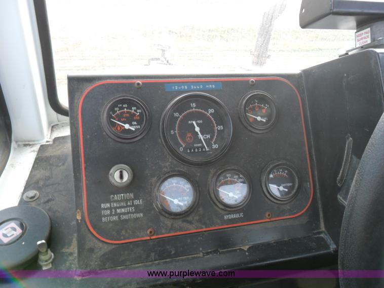 image for item AB9241 Willmar 765HT self propelled sprayer