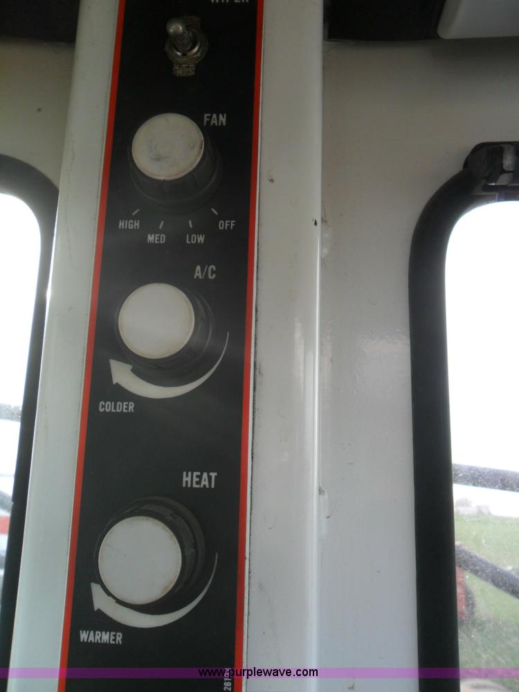 image for item AB9241 Willmar 765HT self propelled sprayer