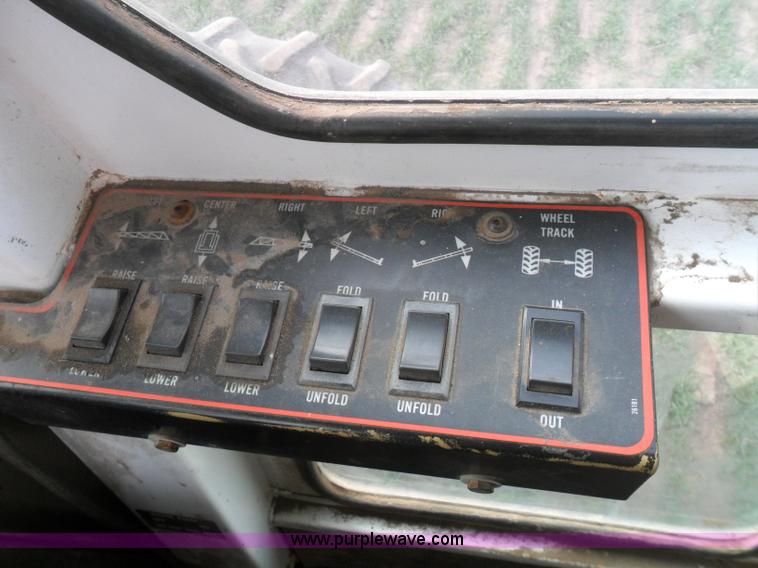 image for item AB9241 Willmar 765HT self propelled sprayer