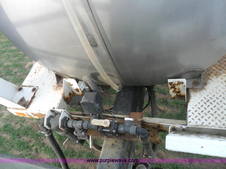 image for item AB9241 Willmar 765HT self propelled sprayer