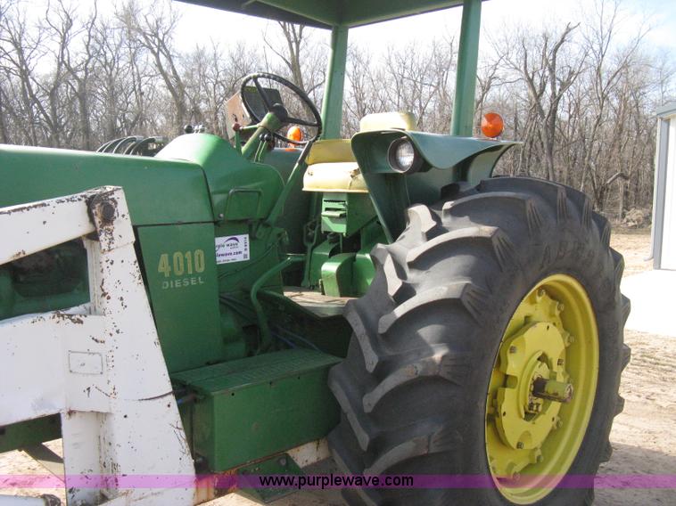 image for item B8414 John Deere 4010 tractor