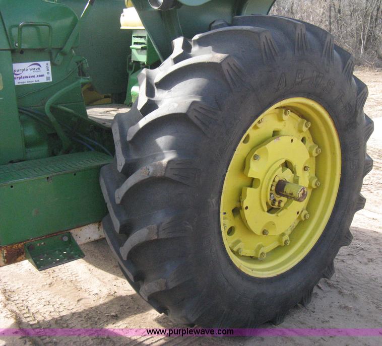 image for item B8414 John Deere 4010 tractor