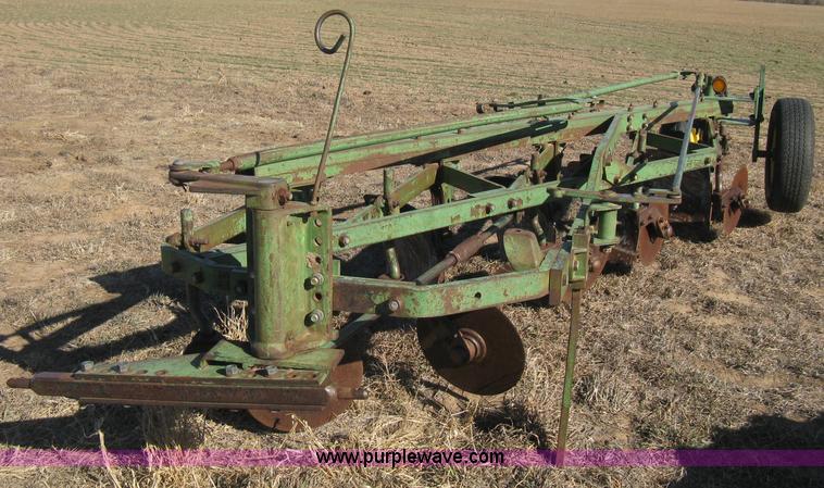 image for item B8422 John Deere 5145H five bottom plow