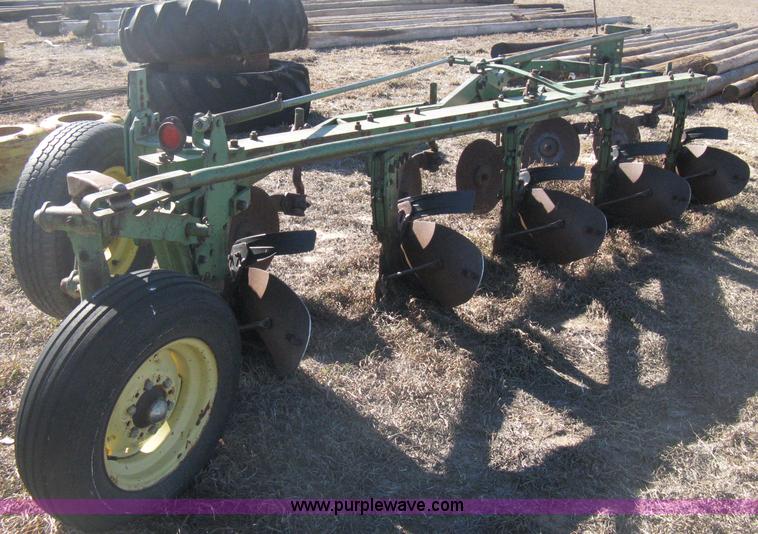 image for item B8422 John Deere 5145H five bottom plow