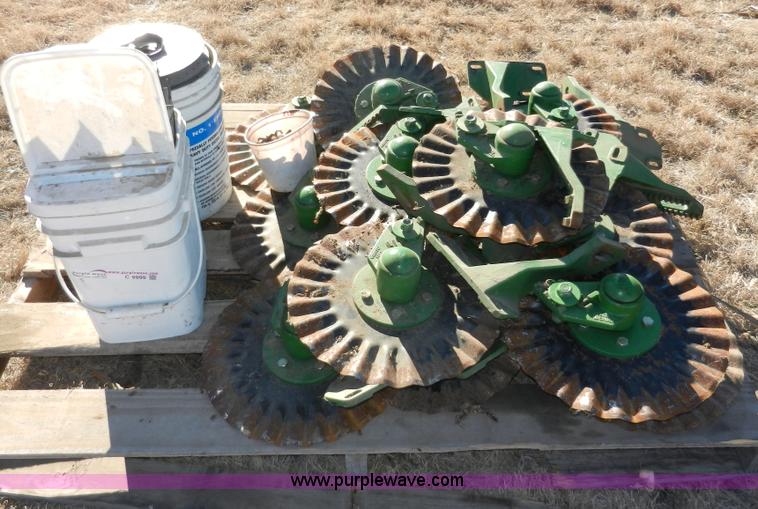 image for item C9999 (16) John Deere 16" fluted disk