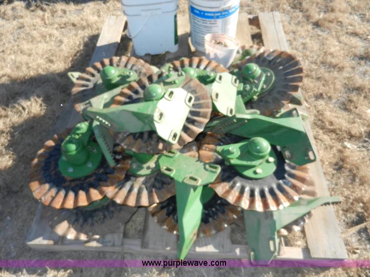 image for item C9999 (16) John Deere 16" fluted disk