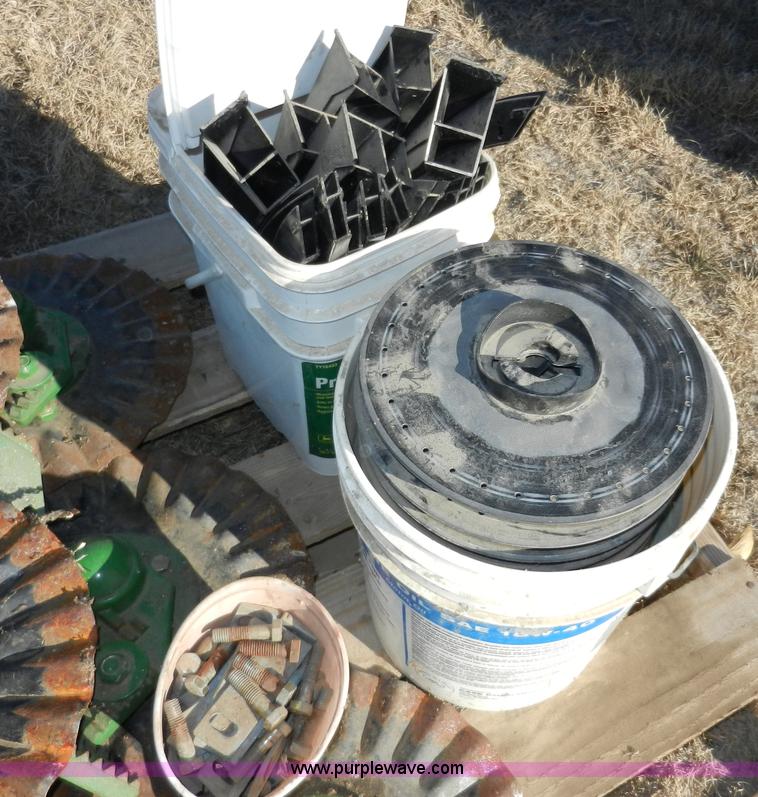 image for item C9999 (16) John Deere 16" fluted disk