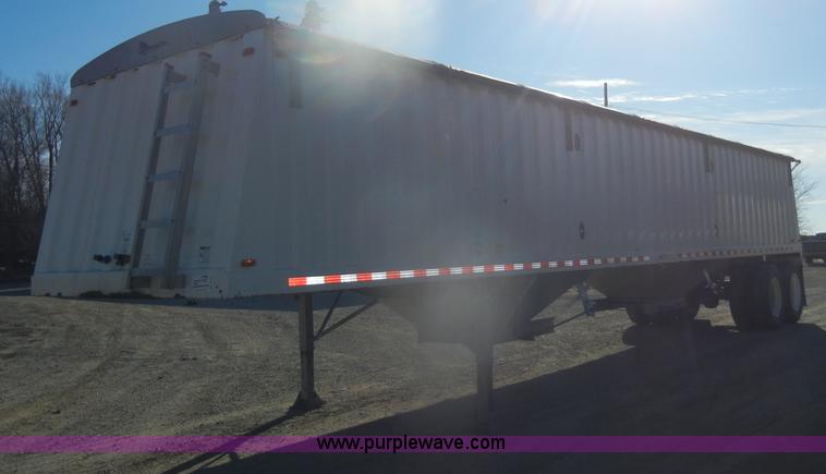 image for item D4581 2009 Jet double hopper grain trailer