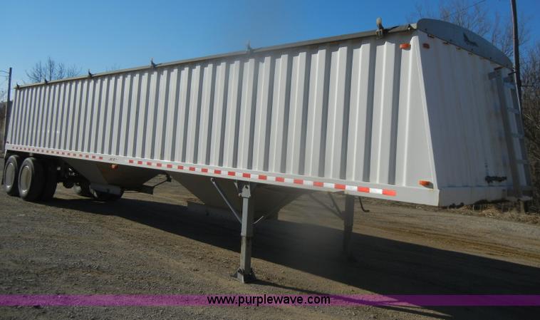 image for item D4581 2009 Jet double hopper grain trailer