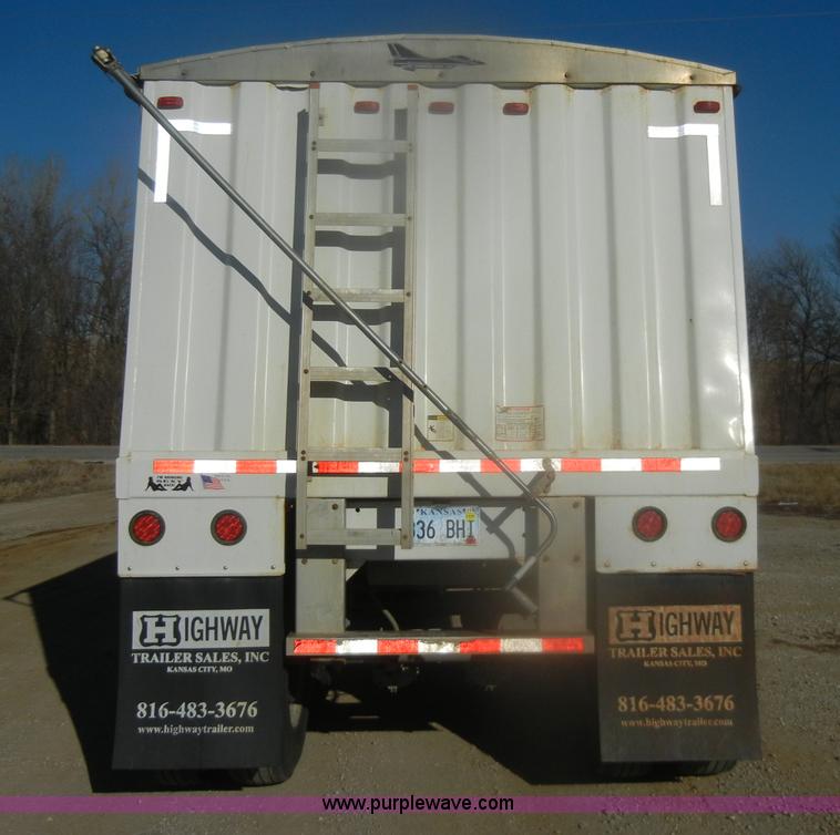 image for item D4581 2009 Jet double hopper grain trailer