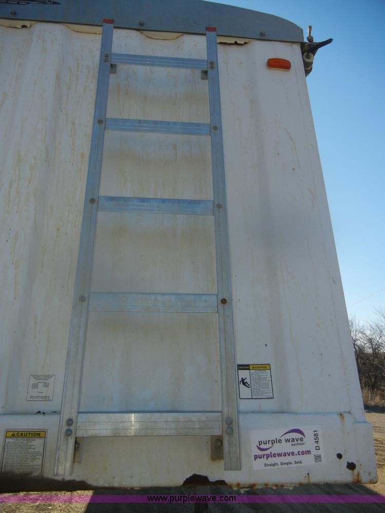 image for item D4581 2009 Jet double hopper grain trailer