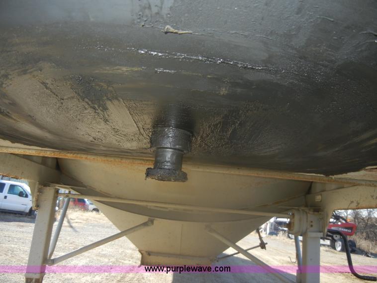 image for item D4581 2009 Jet double hopper grain trailer