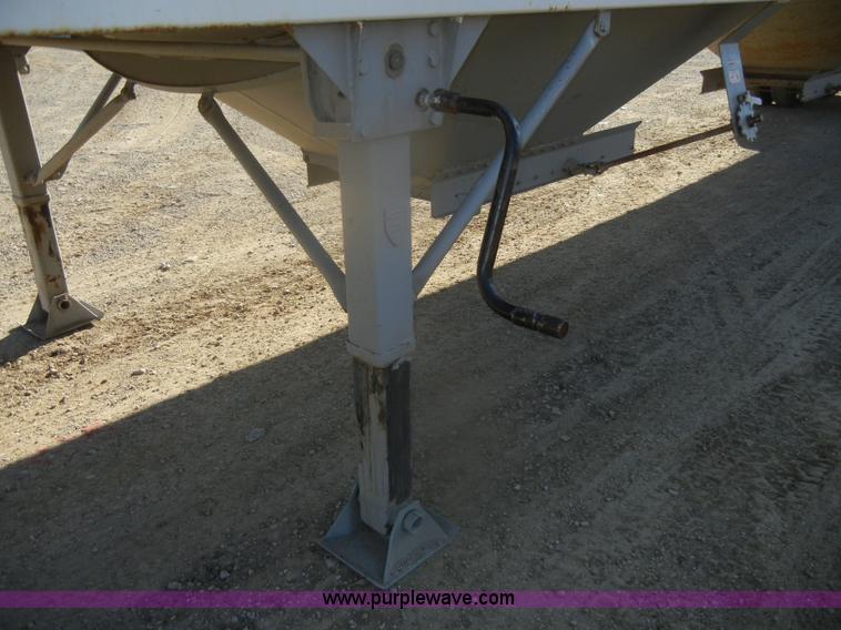 image for item D4581 2009 Jet double hopper grain trailer