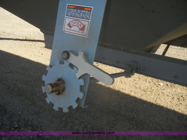 image for item D4581 2009 Jet double hopper grain trailer
