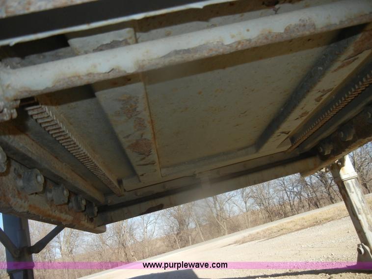 image for item D4581 2009 Jet double hopper grain trailer