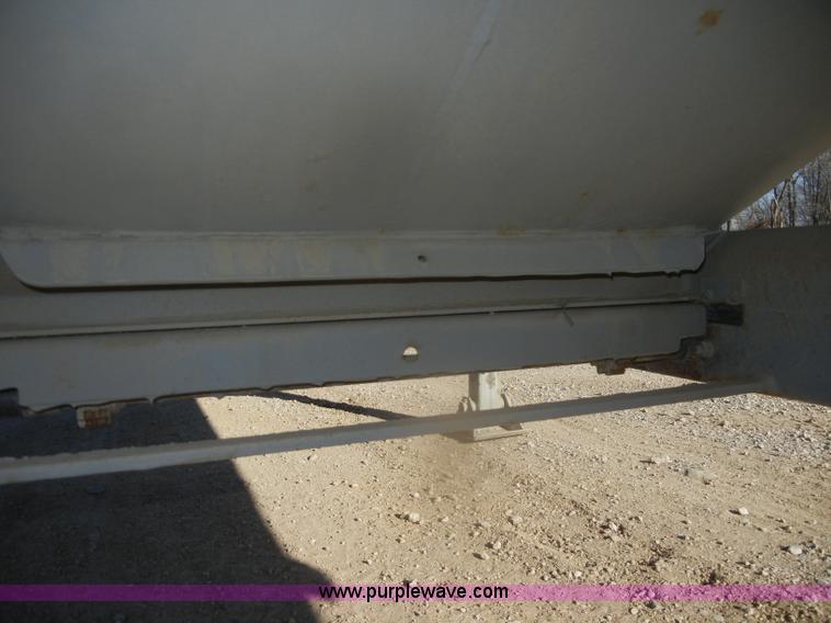 image for item D4581 2009 Jet double hopper grain trailer