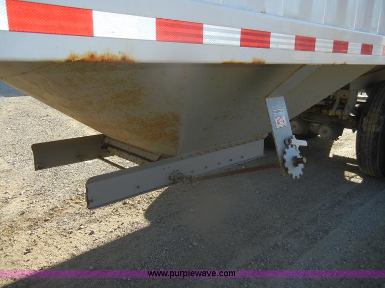 image for item D4581 2009 Jet double hopper grain trailer