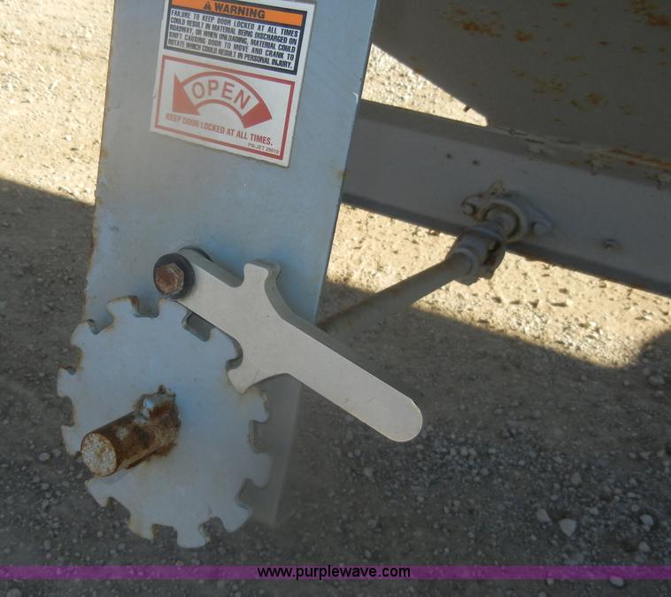 image for item D4581 2009 Jet double hopper grain trailer