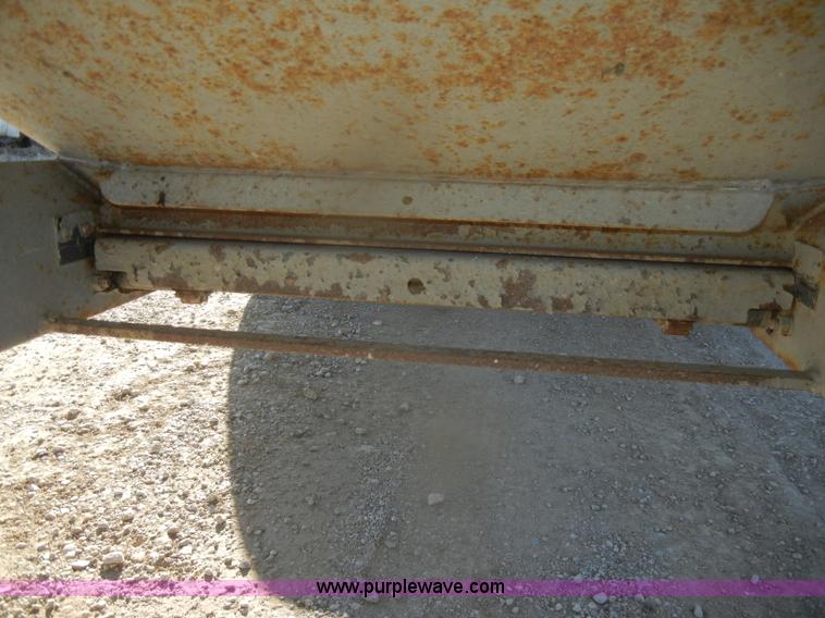 image for item D4581 2009 Jet double hopper grain trailer