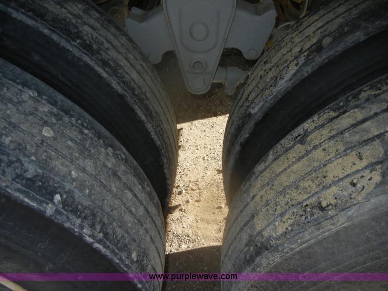 image for item D4581 2009 Jet double hopper grain trailer