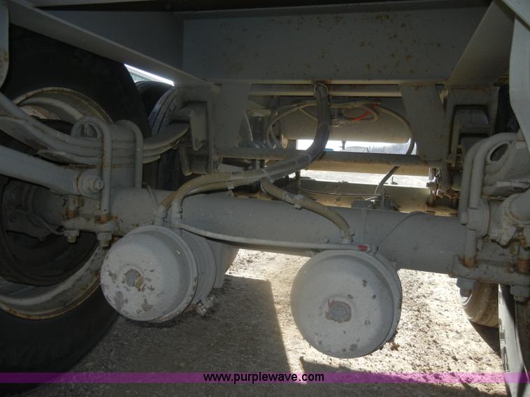 image for item D4581 2009 Jet double hopper grain trailer