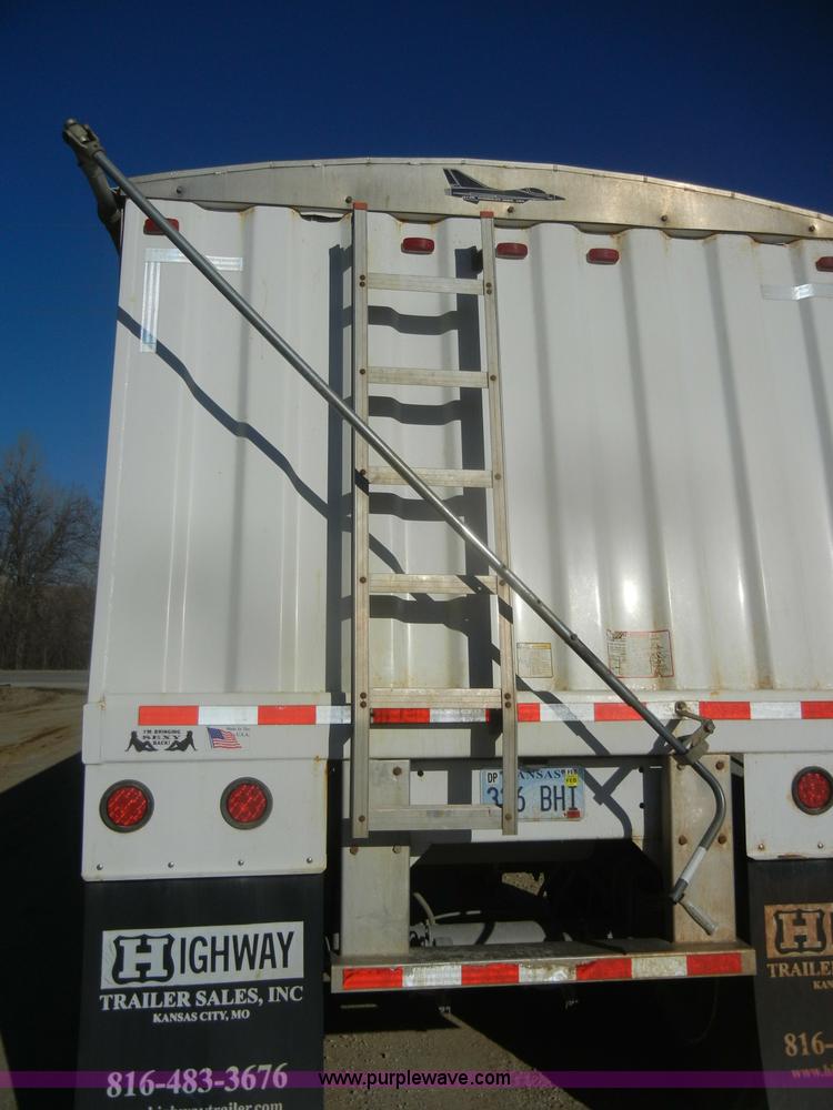 image for item D4581 2009 Jet double hopper grain trailer