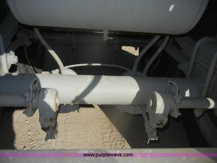 image for item D4581 2009 Jet double hopper grain trailer