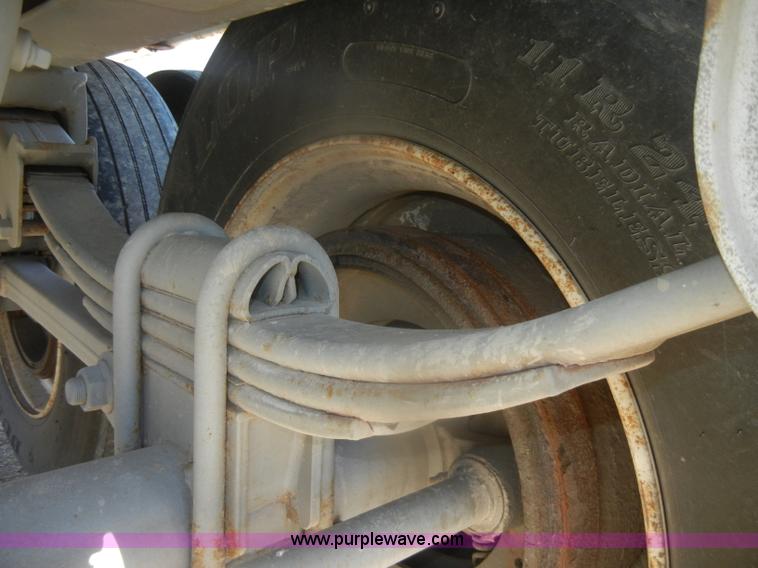 image for item D4581 2009 Jet double hopper grain trailer